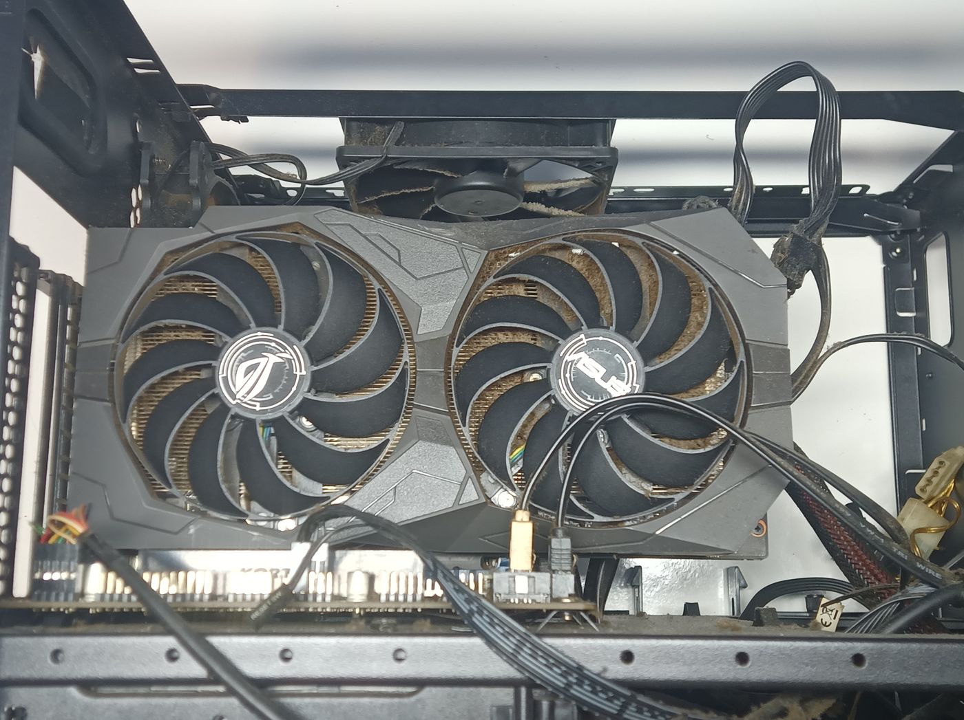 A PC before it was cleaned